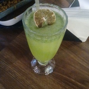 limonada con hierba buena