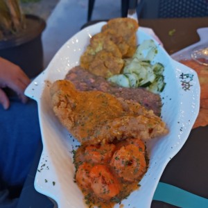 filete,camarones y pulpo