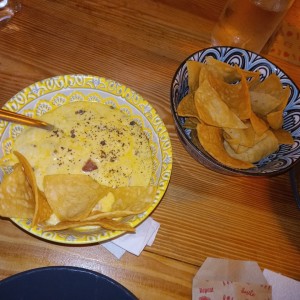Queso derretido con chorizo