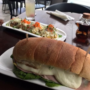 Sandwiches - Italian Submarine, patacones con canre y pollo