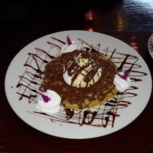 Waffle con nutella y helado