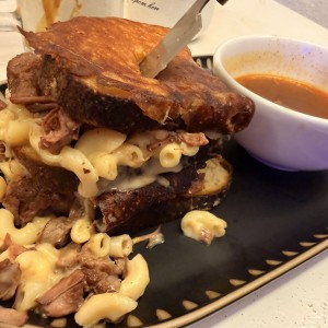Birria Mac n Cheese Sandwich