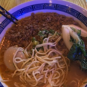Ramen cremoso con mani