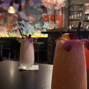 Limonada de coco y jugo de fruit punch