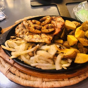 Plancha mixta con papas