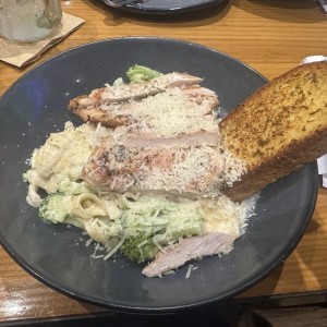 Chicken & Broccoli Alfredo Pasta