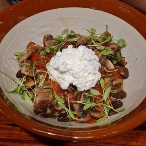 ropa vieja con hongos