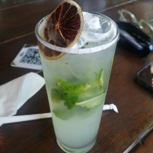 Limonada con hierbabuena