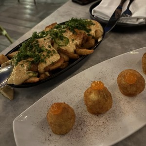 Papas Bravas y Croquetas de Serrano