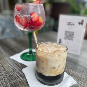 Classic White Russian ft. Gin Tonic frutos rojos