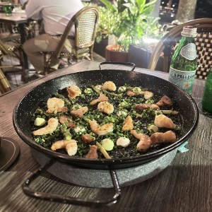 Arroz negro con camarones 