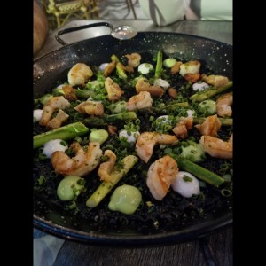 Arroz Negro de Torrezno y Camarones