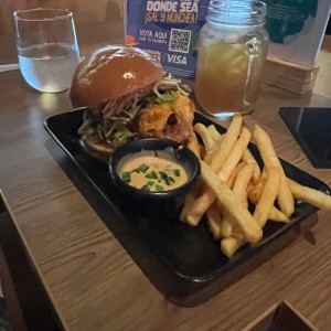 Emparedado con papas fritas