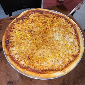 Pizza Familiar con maiz.