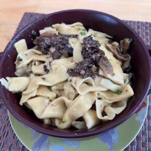 Pastas caseras con hongos y trufa negra