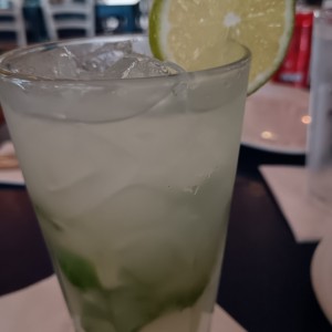 Limonada con hierbabuena