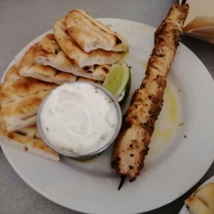 Pincho de pollo y pita