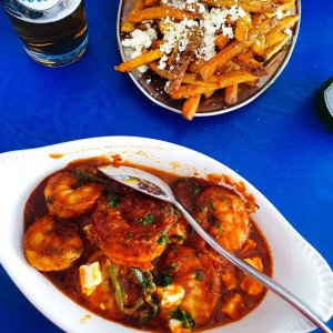 Langostinos. Papas con queso feta.
