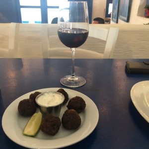 Albondigas Griegas y Tzatziki " KEFTEDES"