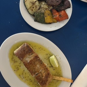 Corvina a la Griega con vegetales asados 
