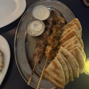 PLATOS FUERTES - LANGOSTINOS SAGANAKI