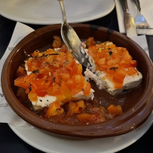 Feta al horno con tomates