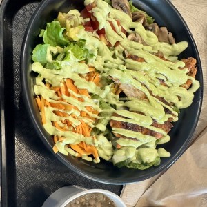 Bowl lechuga y pollo con lentejas