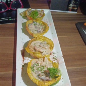 Canasta De Patacones Rellenos de camarones con Leche de Coco