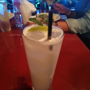 Limonada con hierba buena