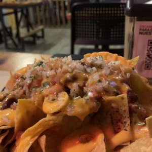 STARTERS - CHILI NACHOS