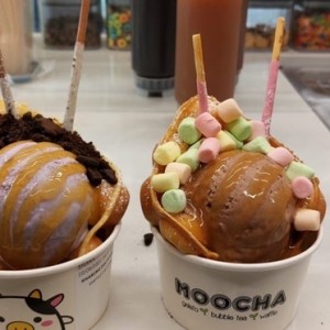 Egg waffle gelato compartido.
