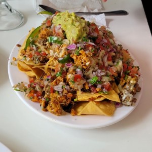 Nachos con carne y chorizo