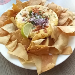 queso fundido con chorizo