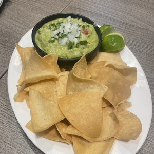 Entradas - Guacamole con totopos