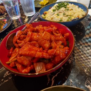 Aves - Pollo Agridulce y arroz frito Yion Chau