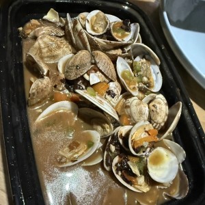 Almejas en Salsa de Frijol Negro