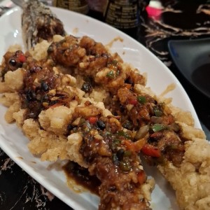 Pescado de Racimo de Uvas en Salsa de Frijol Negro