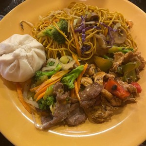 Menu de los martes con pollo y carne