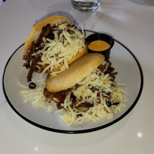 Desayunos - Arepa pabellon