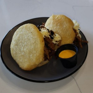 Desayunos - Arepa pabellon