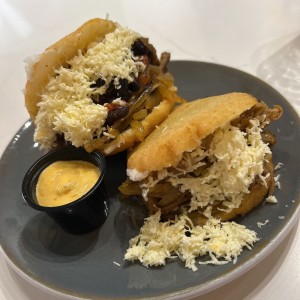 Desayunos - Arepa pabellon