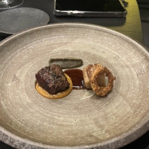Ribeeye de Wagyu Argentino con milhojas de raiz de apio. Espectacular