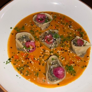 Veggie dumplings al curry rojo