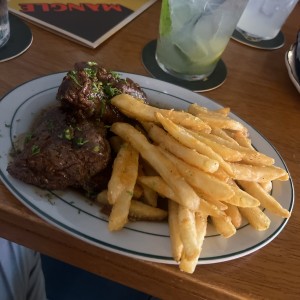 Filete de res con papas fritas 