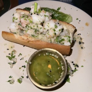 Camarones al Ajillo en Baguette