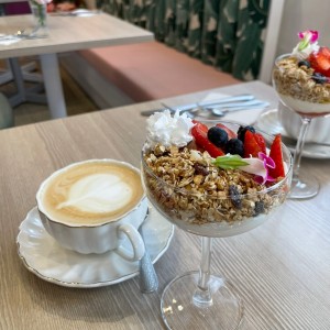 Yogurt y capuchino