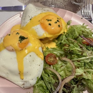 Huevos Benedictos con Salmon