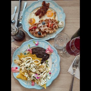 American Breakfast y Chilaquiles Verdes
