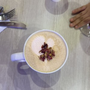 Latte con escencia de rosa!