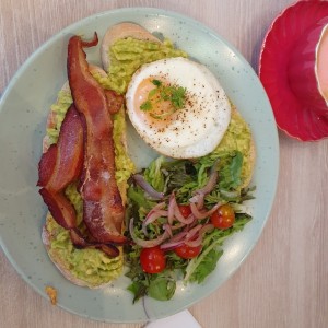 Toasted Avocado con Huevo